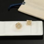 Louis Vuitton Idylle Blossom Stud Earrings Gold And Diamonds - Image 2