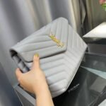 Saint Laurent Loulou Chain Bag In Matelasse Y Gray 32Cm - Image 2